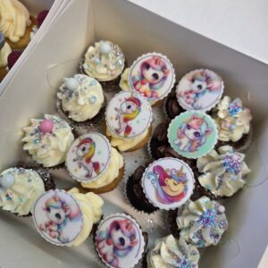 Minicupcakes tématické 16 ks
