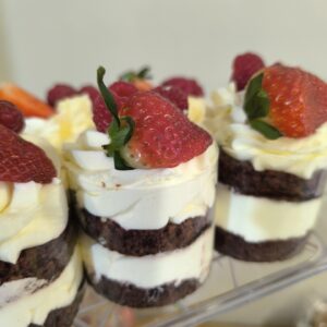 Red velvet naked dort